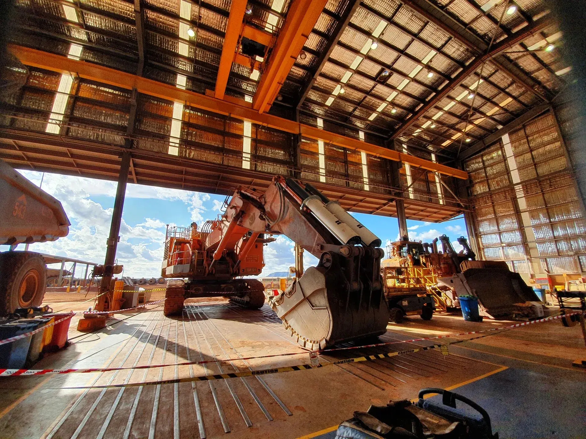 Fitting your hydraulic cylinder bucket with ChromeGuard